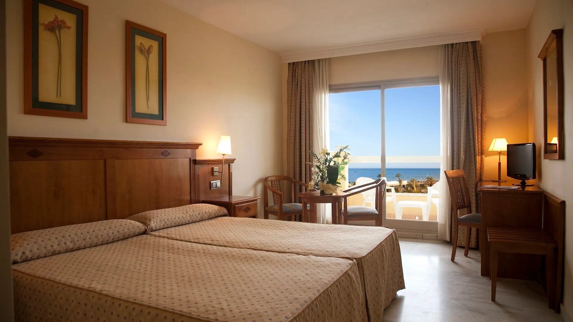 BQ Andalucia Beach Hotel Torre Del Mar 4*,
